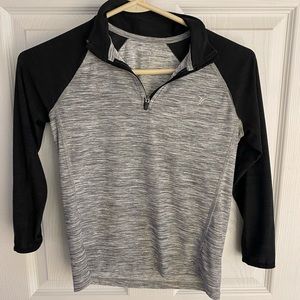 Boys Old Navy long sleeve quarter zip shirt size 6/7